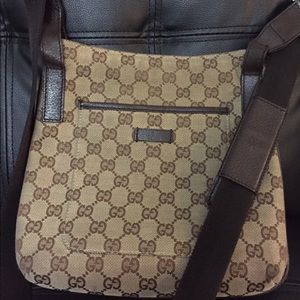 Authentic Gucci Mesenger Bag for SALE!